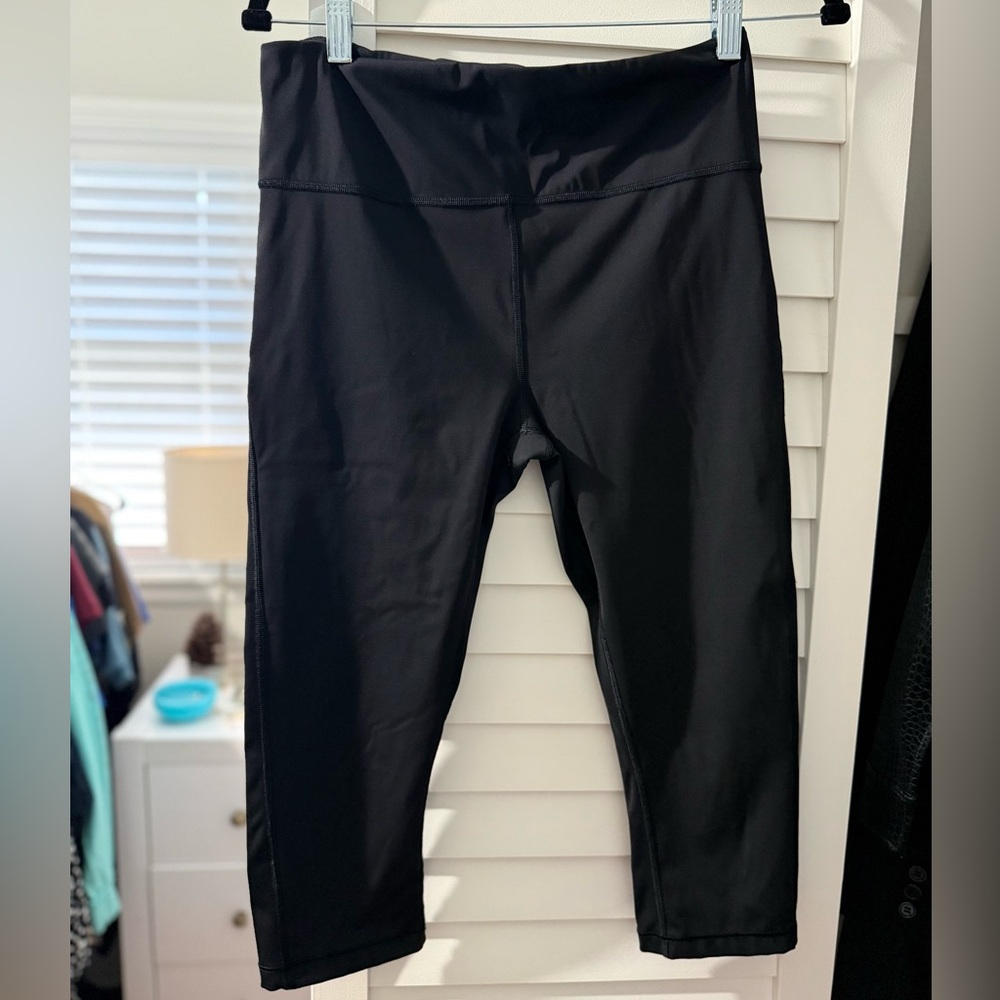 Athleta Black Ultimate Stash Pocket Crop - MT